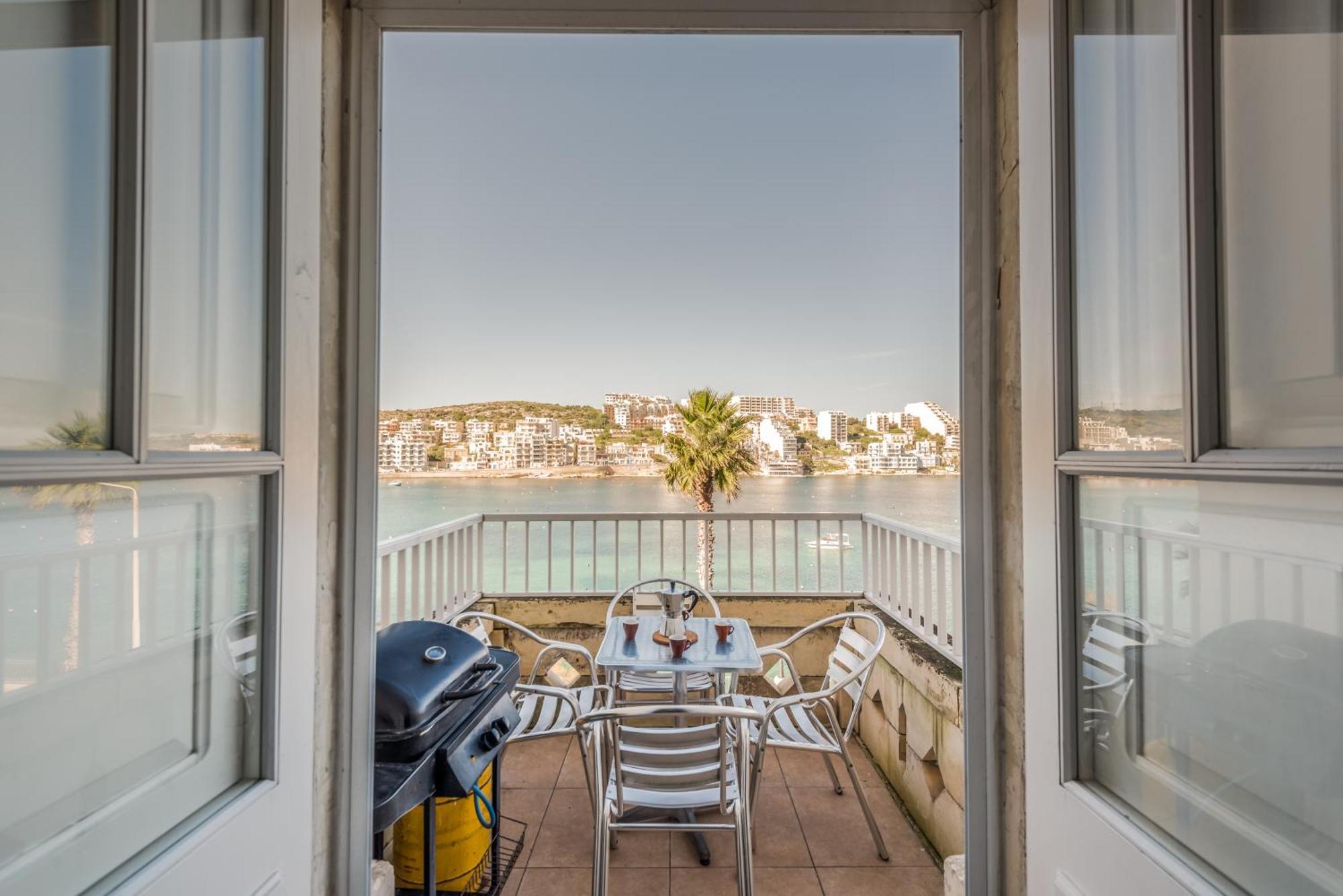 Blue Harbour 2 Bedroom Seafront Apartments With Stunning Seaviews - By Getawaysmalta Σεντ Πόλς Μπέι Εξωτερικό φωτογραφία
