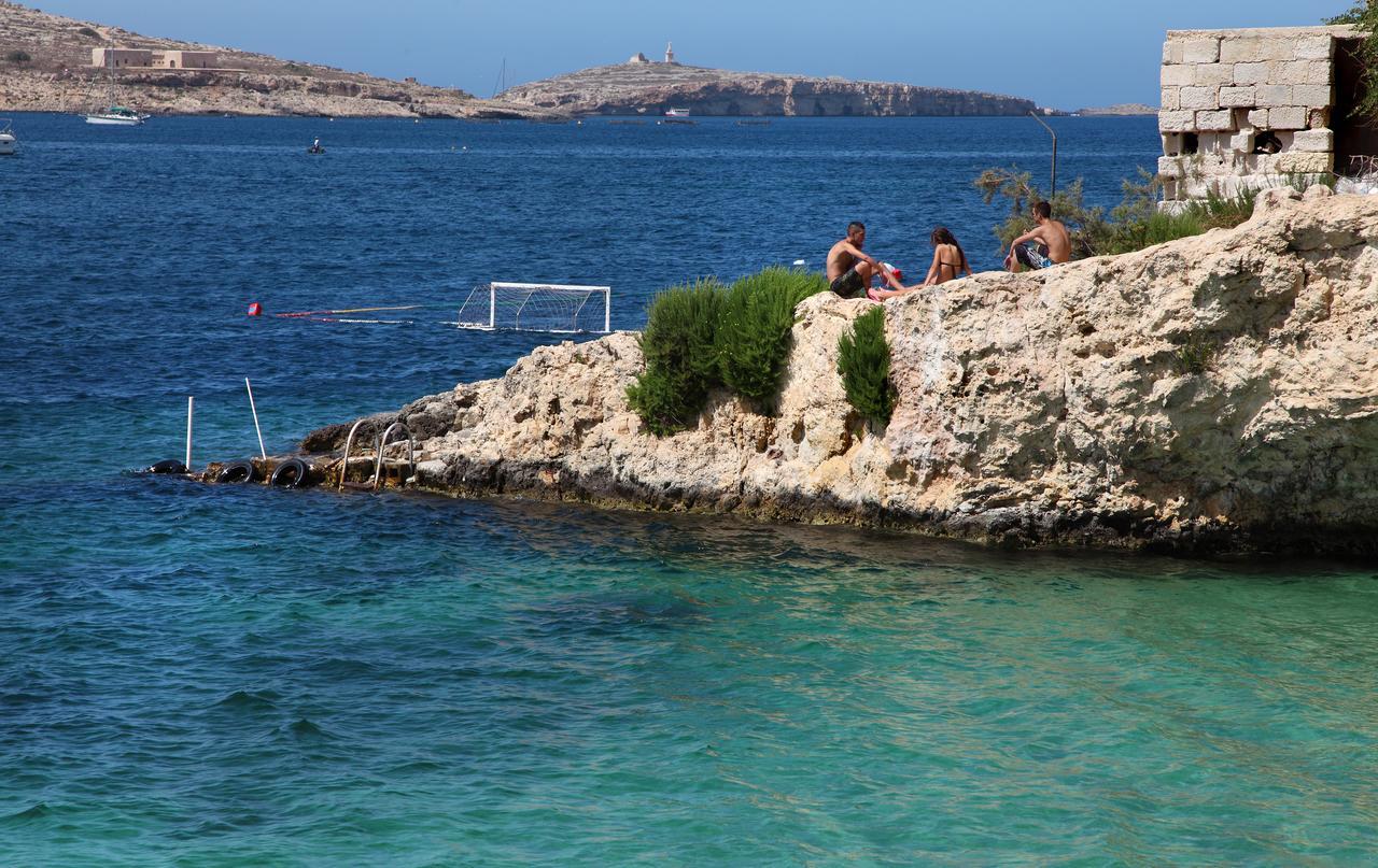 Blue Harbour 2 Bedroom Seafront Apartments With Stunning Seaviews - By Getawaysmalta Σεντ Πόλς Μπέι Εξωτερικό φωτογραφία